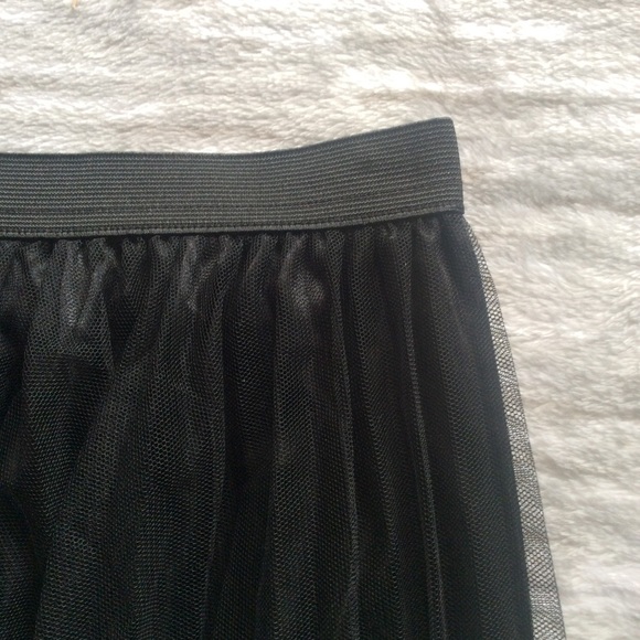 Black Sheer Pleated Tulle Maxi Skirt - Picture 3 of 8